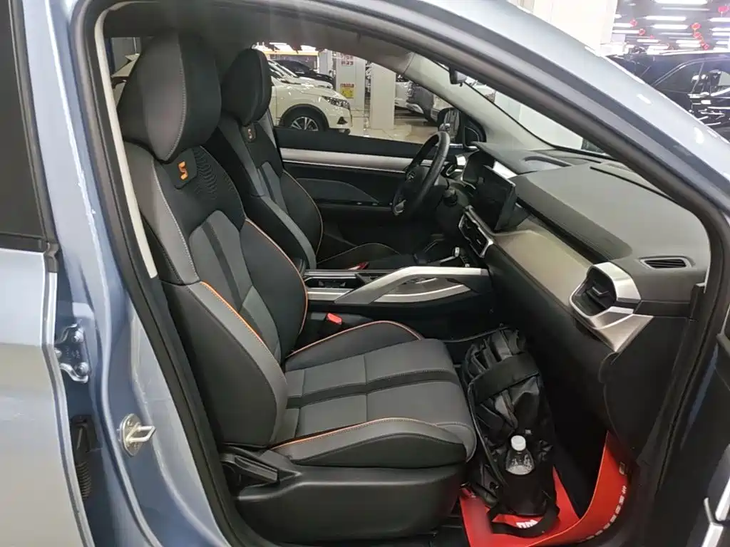 Фото 25 - Geely Coolray