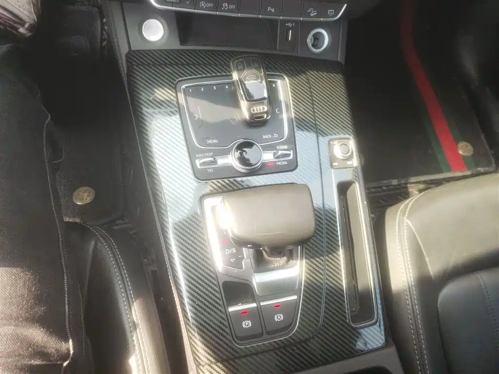 Audi Q5L 2020 Facelift 40 TFSI Honor Fashion фото 14