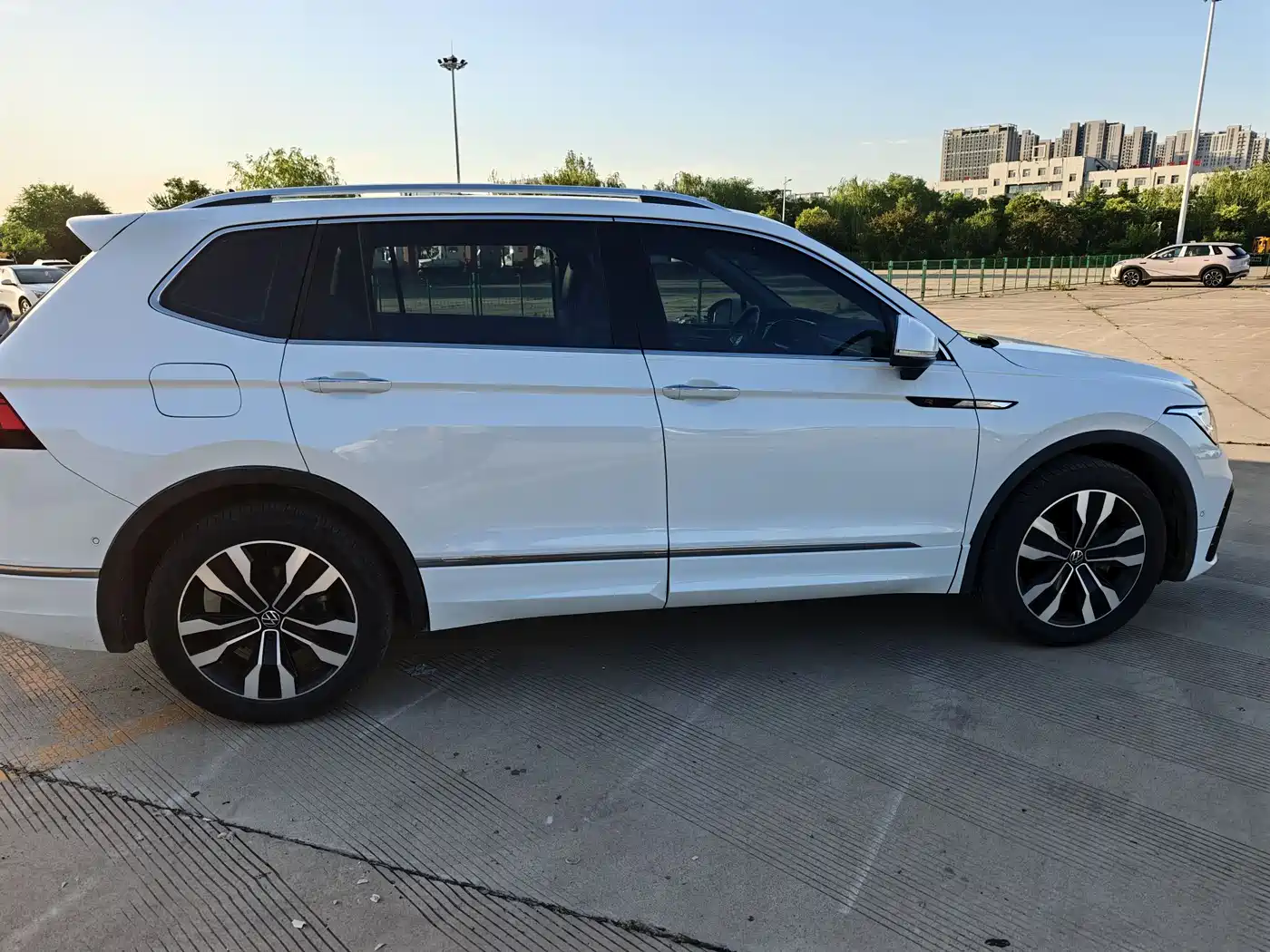 Volkswagen Tiguan L 2023 330TSI Auto 2WD R-Line Premium Edition фото 10
