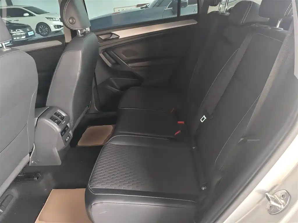 Volkswagen Tiguan L 2017 330TSI Automatic 2WD Trend Edition фото 13