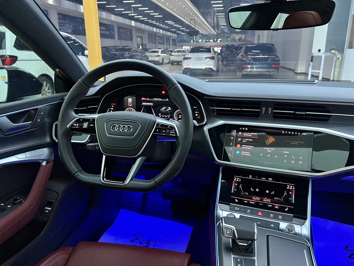 Audi A7L 2024 45 TFSI quattro S-line Black Warrior Edition фото 16