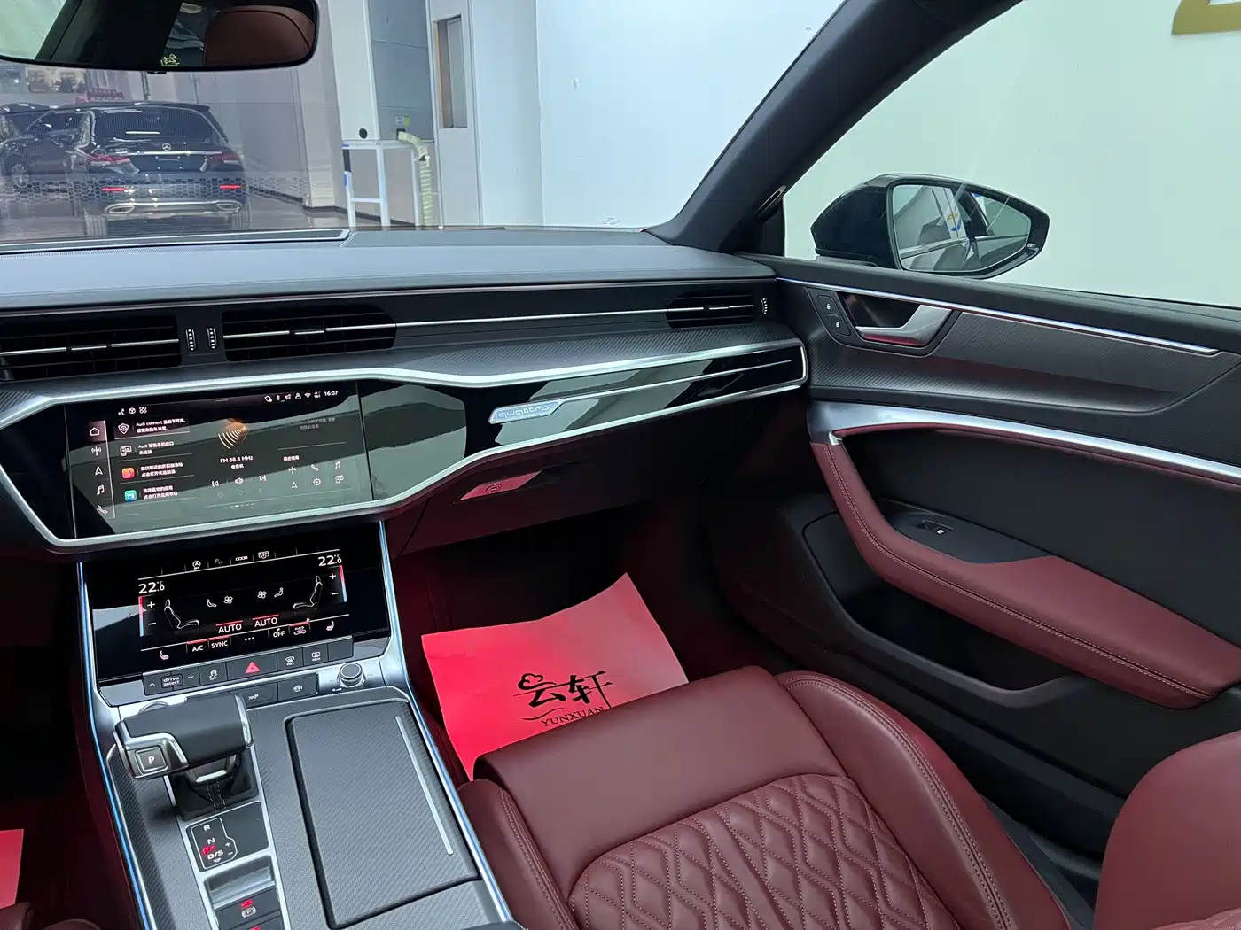 Audi A7L 2024 45 TFSI quattro S-line Black Warrior Edition фото 17