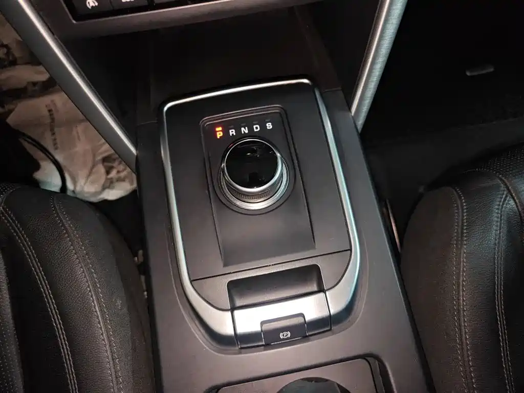 Land Rover Discovery Sport 2017 2.0T SE фото 10