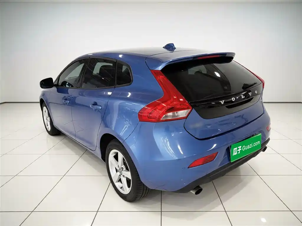 Фото 23 - Volvo V40