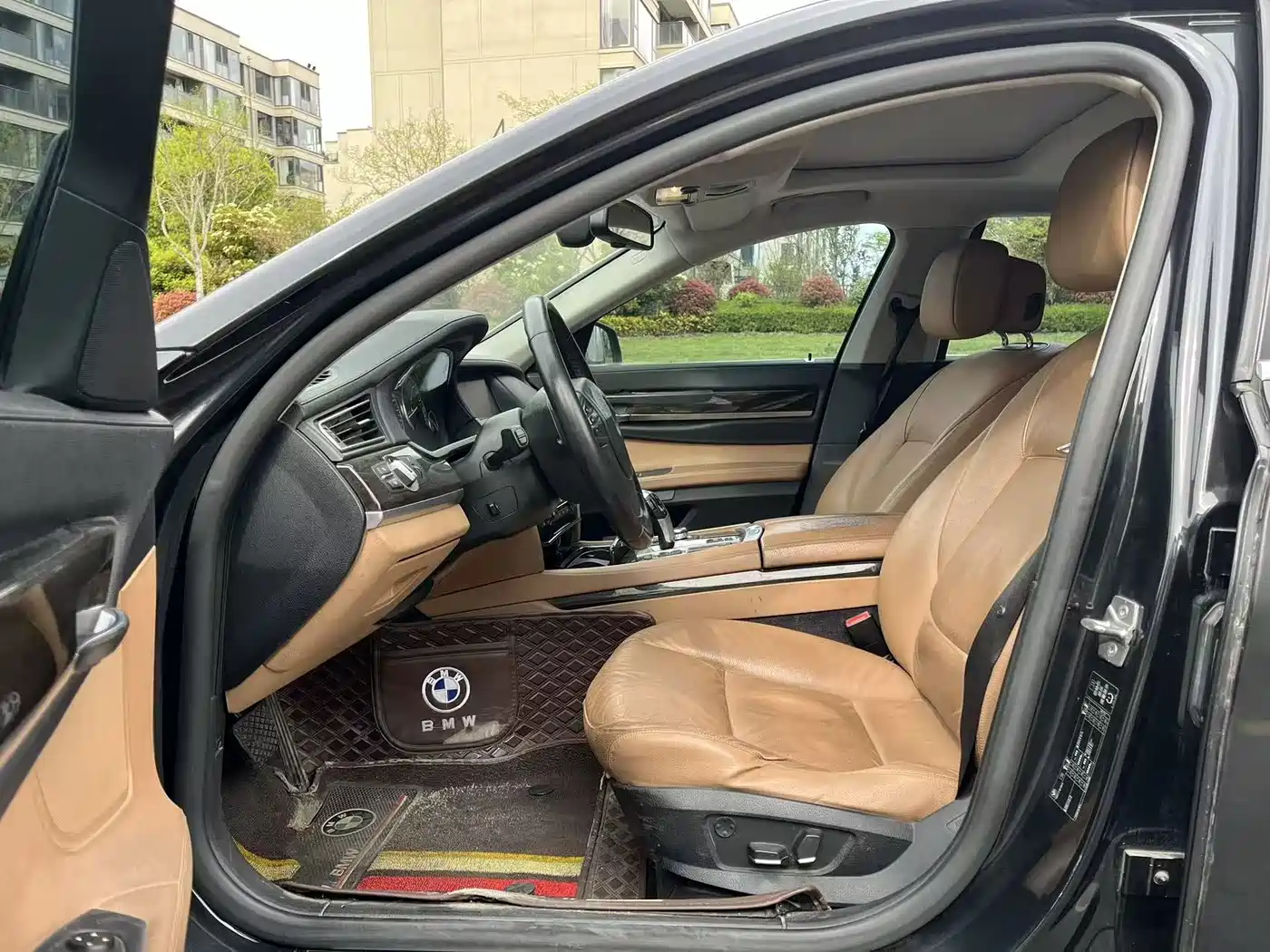 BMW 7 Series 2009 Model 740Li Leading Edition фото 8
