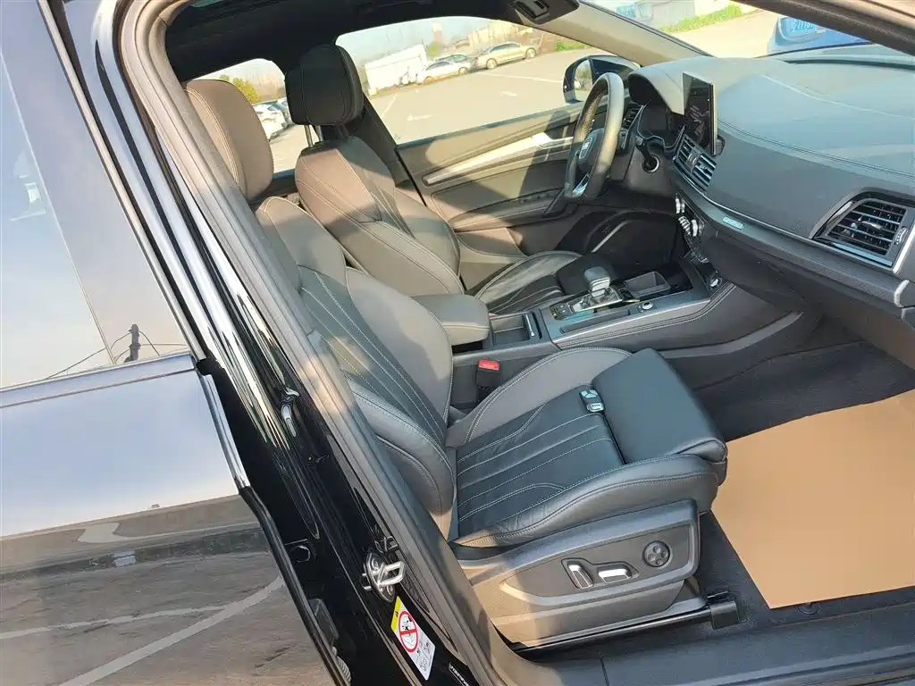 Audi Q5L 2024 Model 40 TFSI Luxury Dynamic фото 20