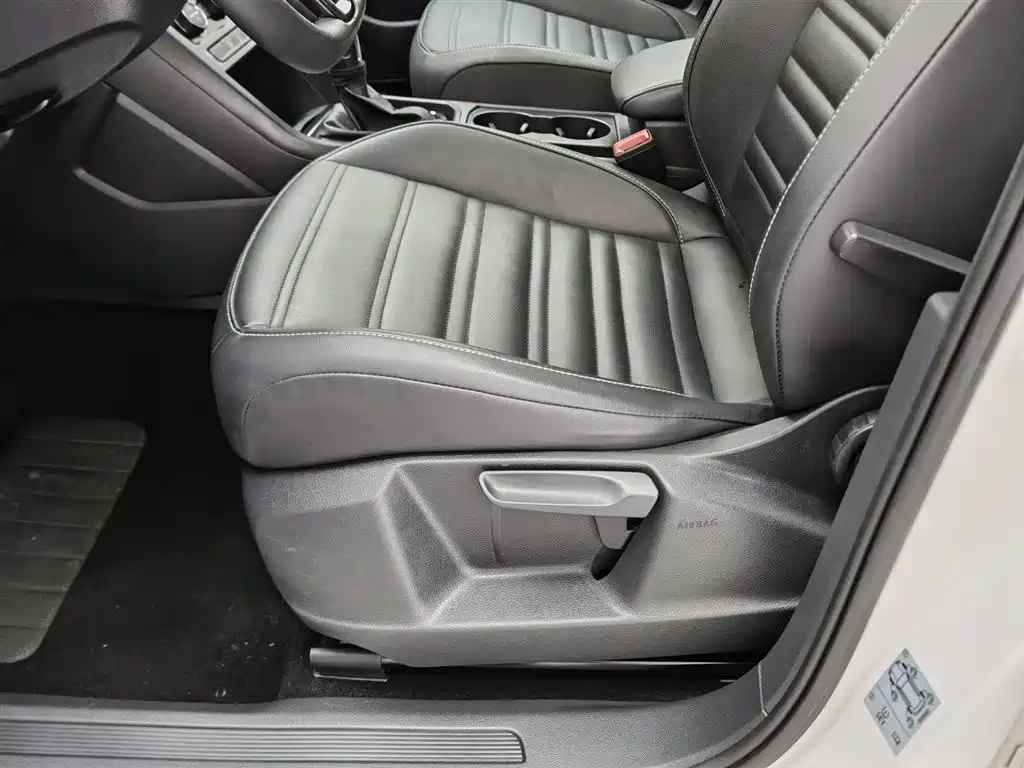 Volkswagen Touran 2018 Touran L 280TSI DSG Comfort 7-seater China V фото 20