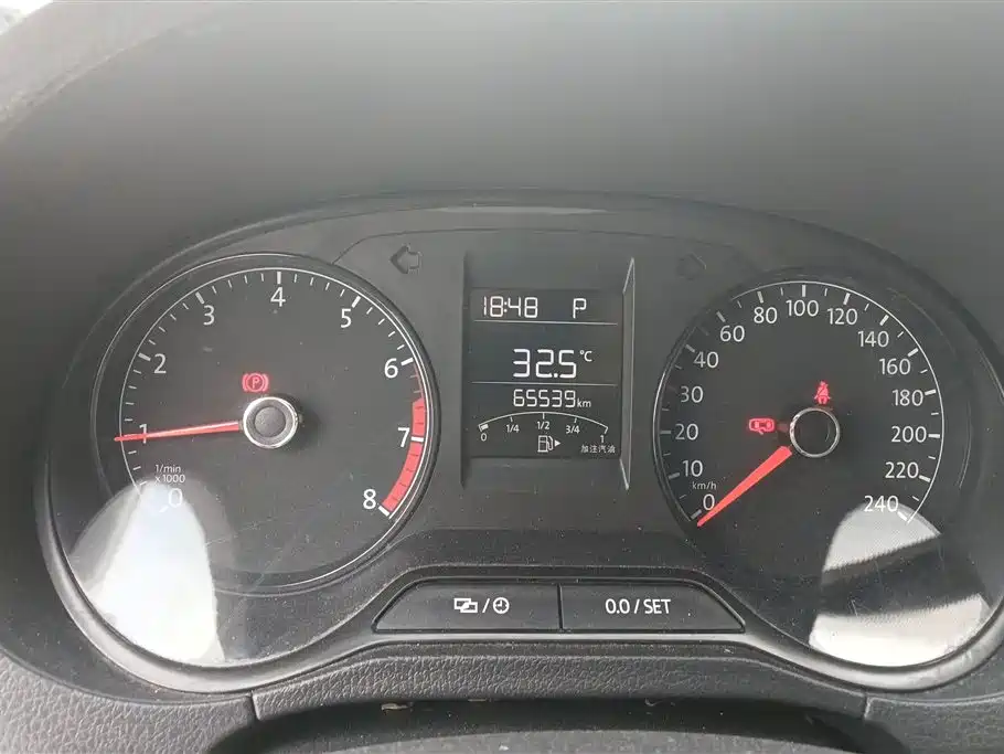 Volkswagen Polo 2018 1.5L Auto Safe Drive фото 14