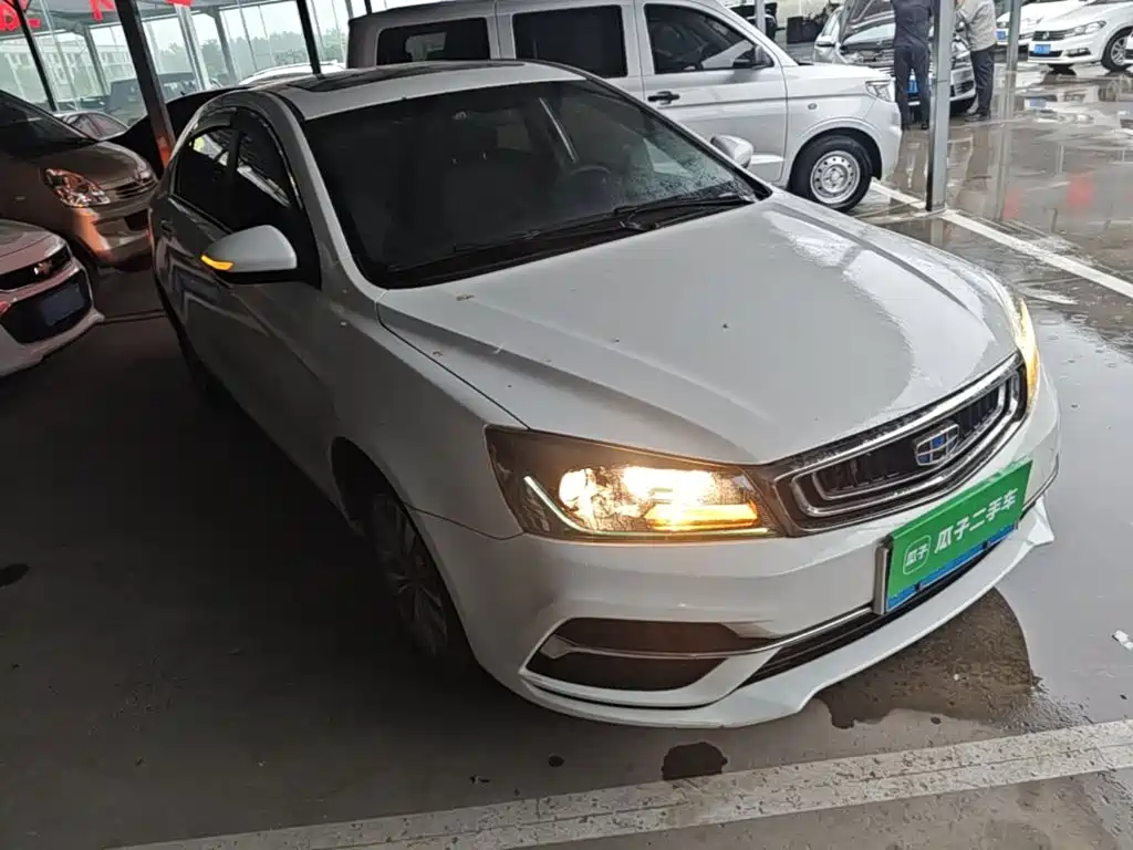 Фото 4 - Geely Emgrand