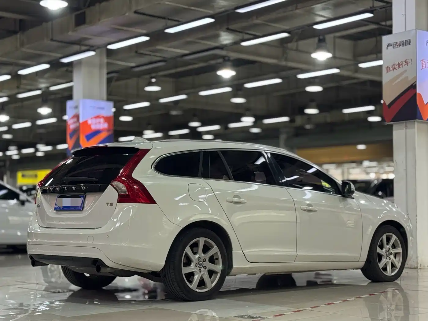 Volvo V60 2013 2014 T5 Zhiyi Edition
