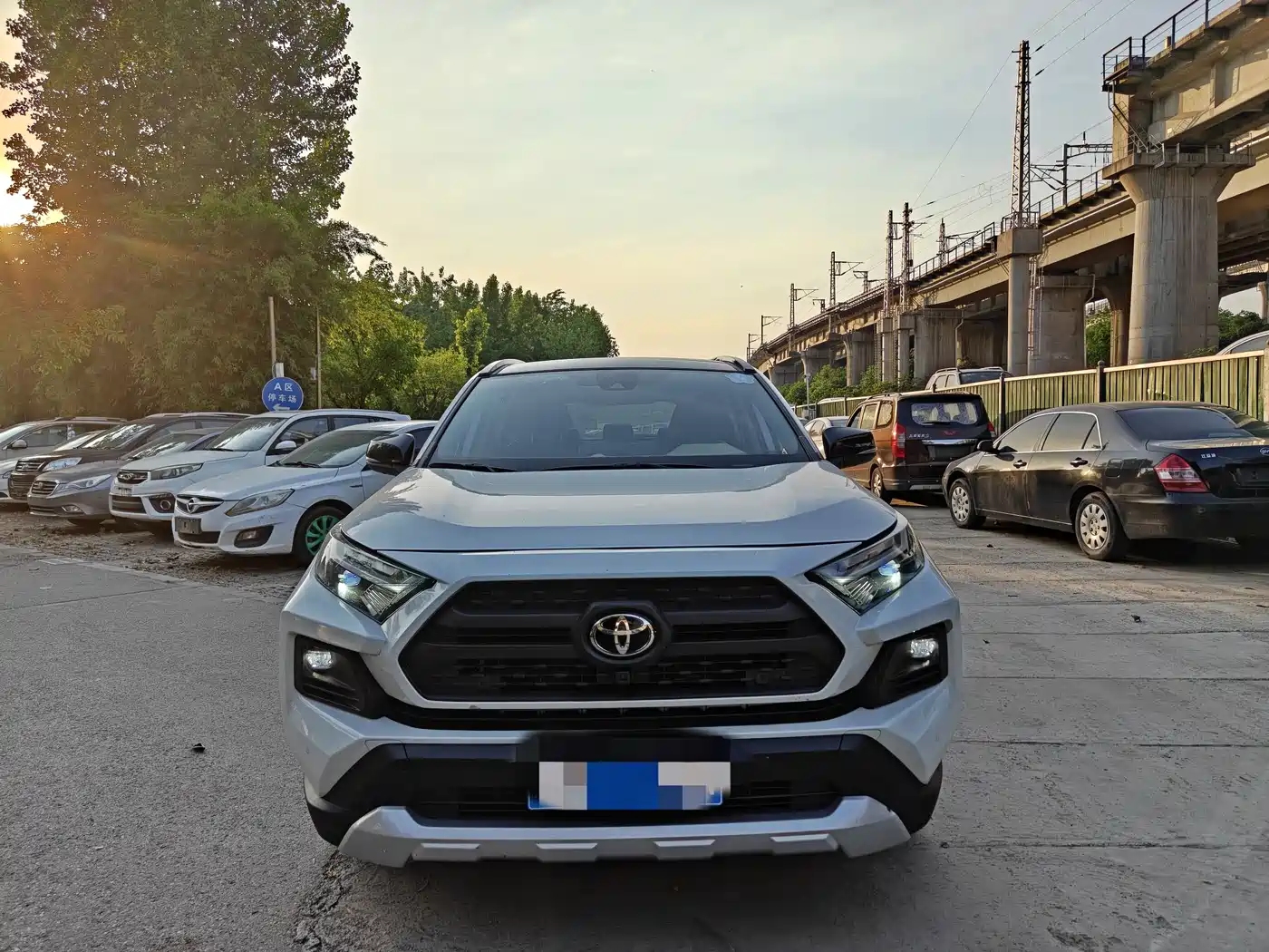 Toyota RAV4 Rongfang 2023 2.0L CVT 4WD Adventure Plus Edition фото 2