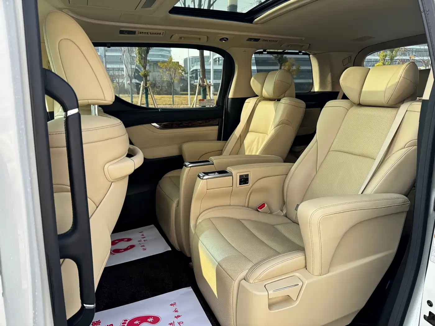 Toyota Alphard 2019 Hybrid 2.5L Luxury фото 11