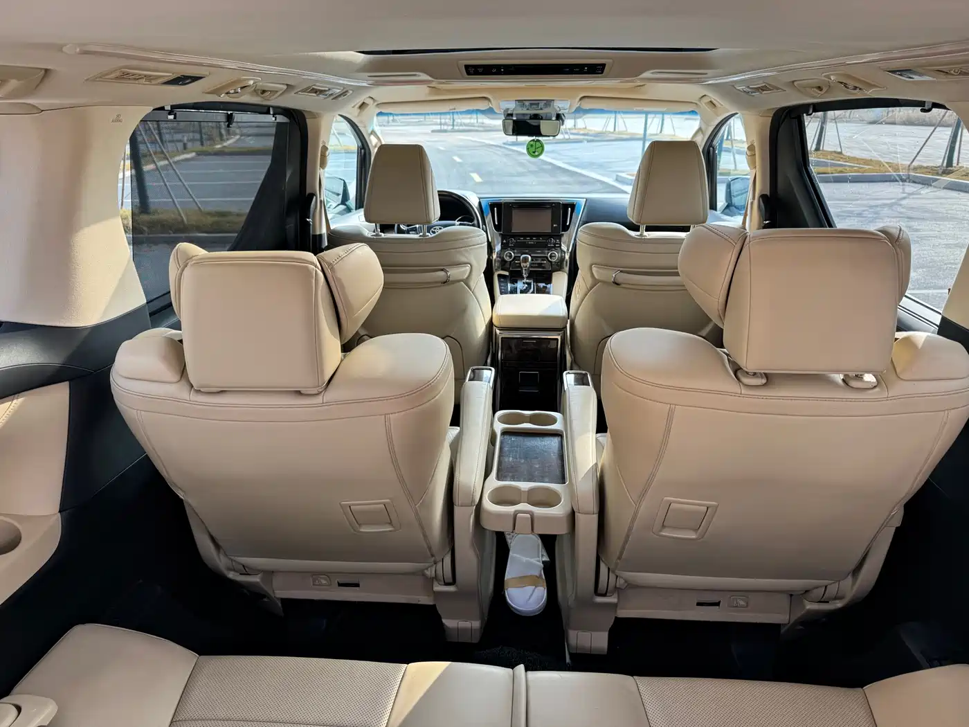 Toyota Alphard 2019 Hybrid 2.5L Luxury фото 13