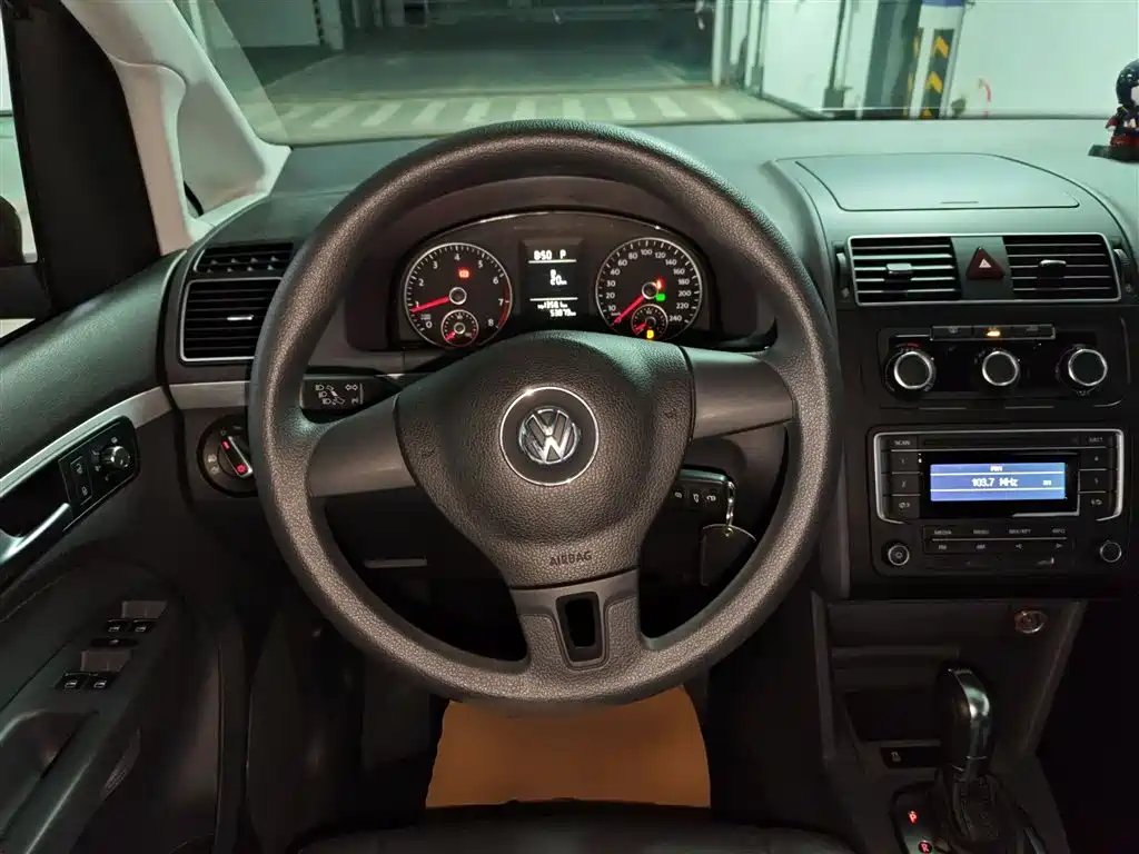 Volkswagen Touran 2015 1.4T DSG Comfort Edition 5-seater фото 7