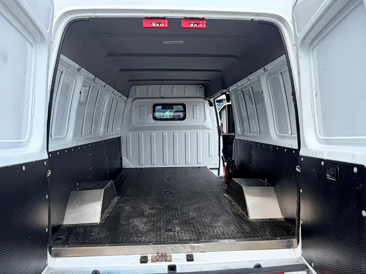 Jiangling Tesun 2022 2021 Model 2.8T Space King Taurus Edition Long Wheelbase Medium-High Roof Dual Rear Tires 3-Seater Diesel China VI JX493