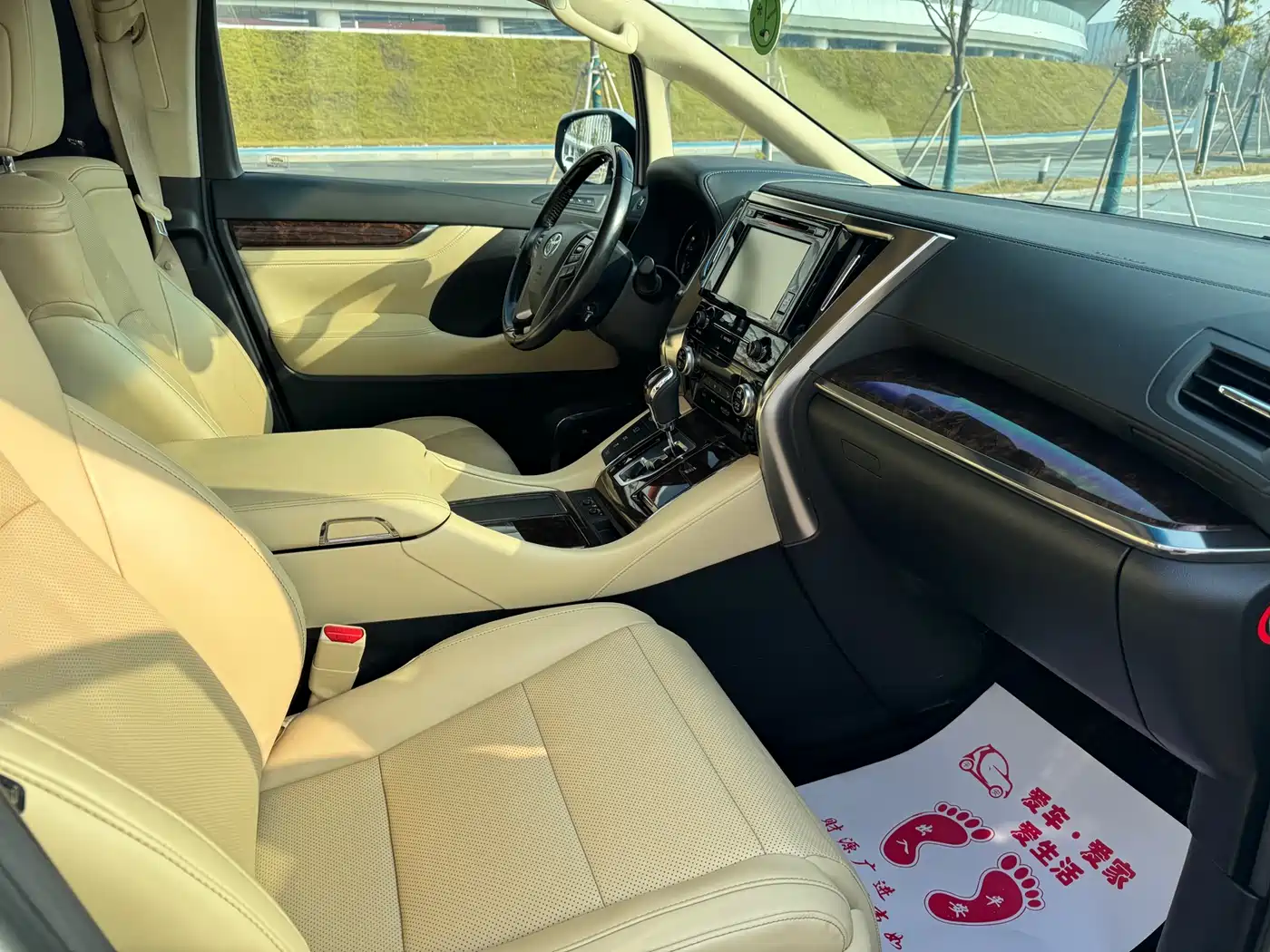 Toyota Alphard 2019 Hybrid 2.5L Luxury фото 15
