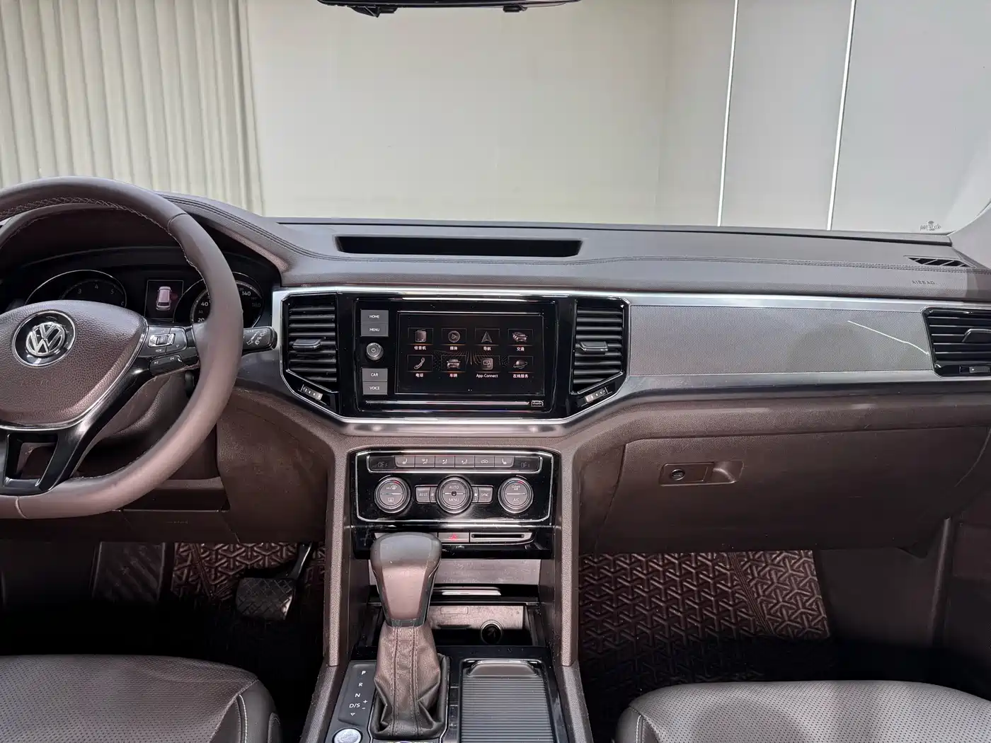 Volkswagen Teramont 2019 380TSI 4WD Luxury Edition China VI фото 28