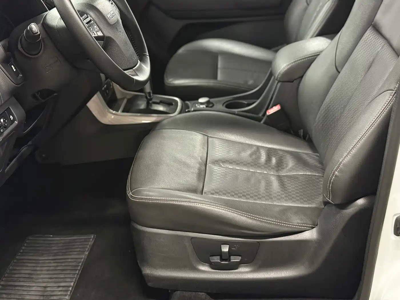 Фото 8 - Isuzu D-MAX