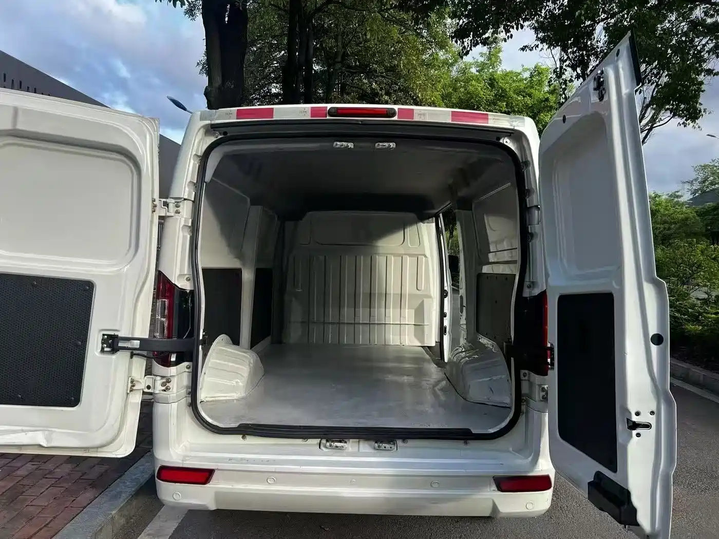 Singulato Gonow Shuai Ling 2023 2023 Standard Range 41.64kWh Lishen Power