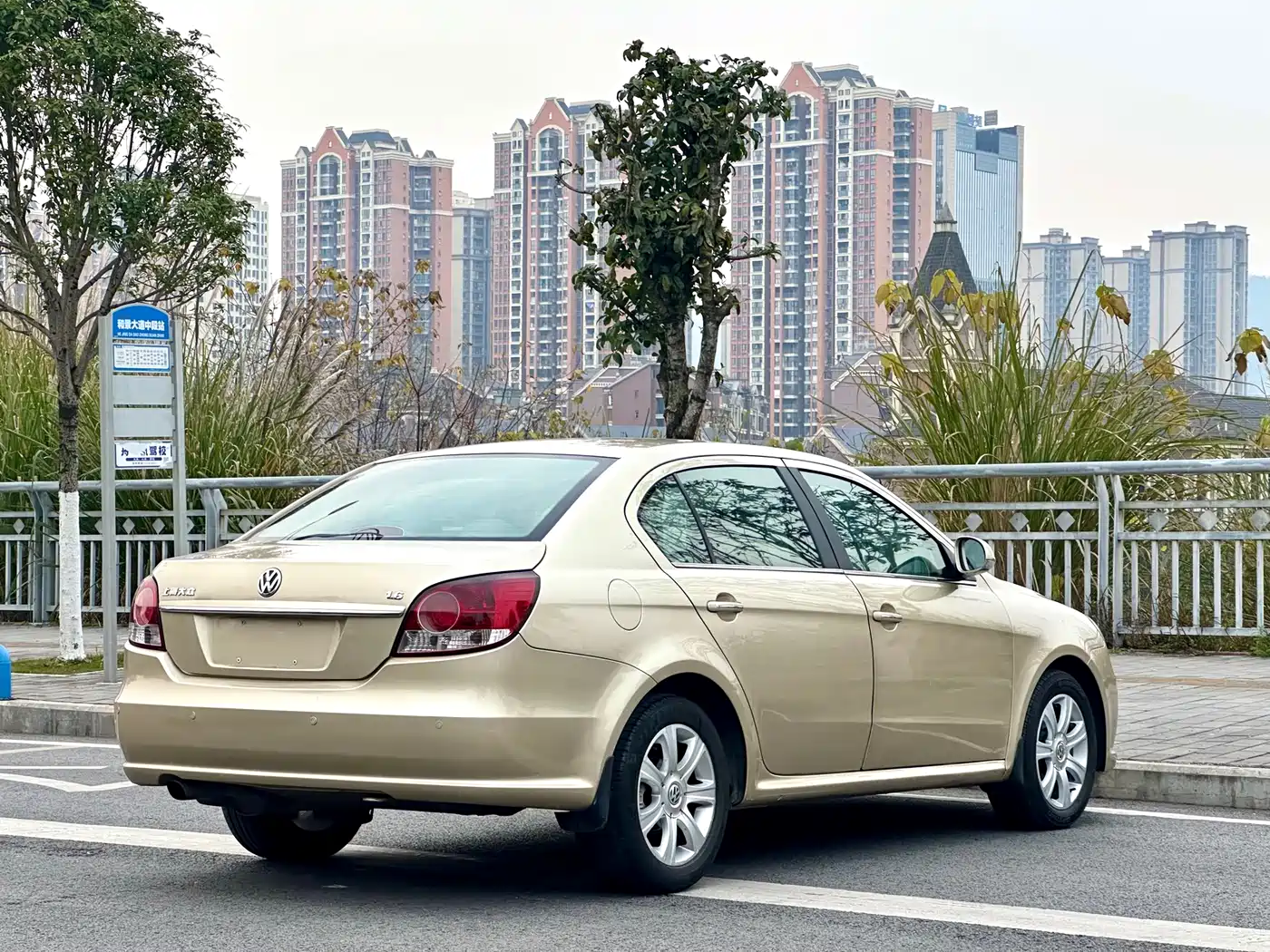 Volkswagen Lavida 2011 1.6L Automatic Pinxuan Edition фото 5