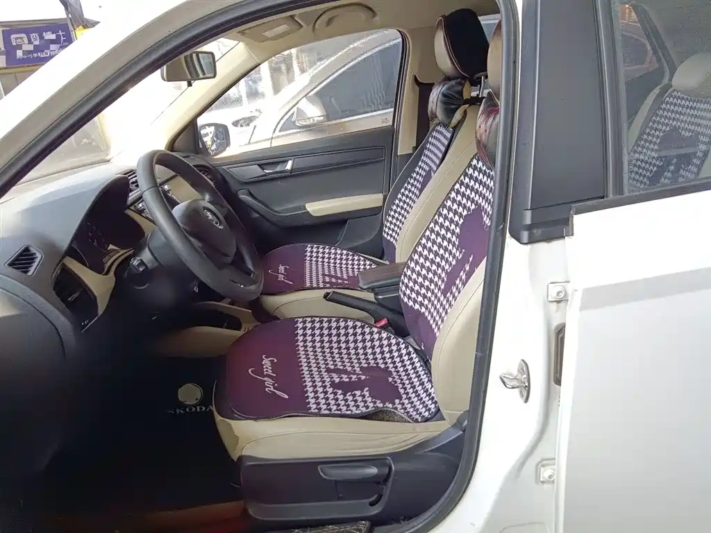 Škoda Fabia 2015 1.6L Automatic Innovation Edition фото 15