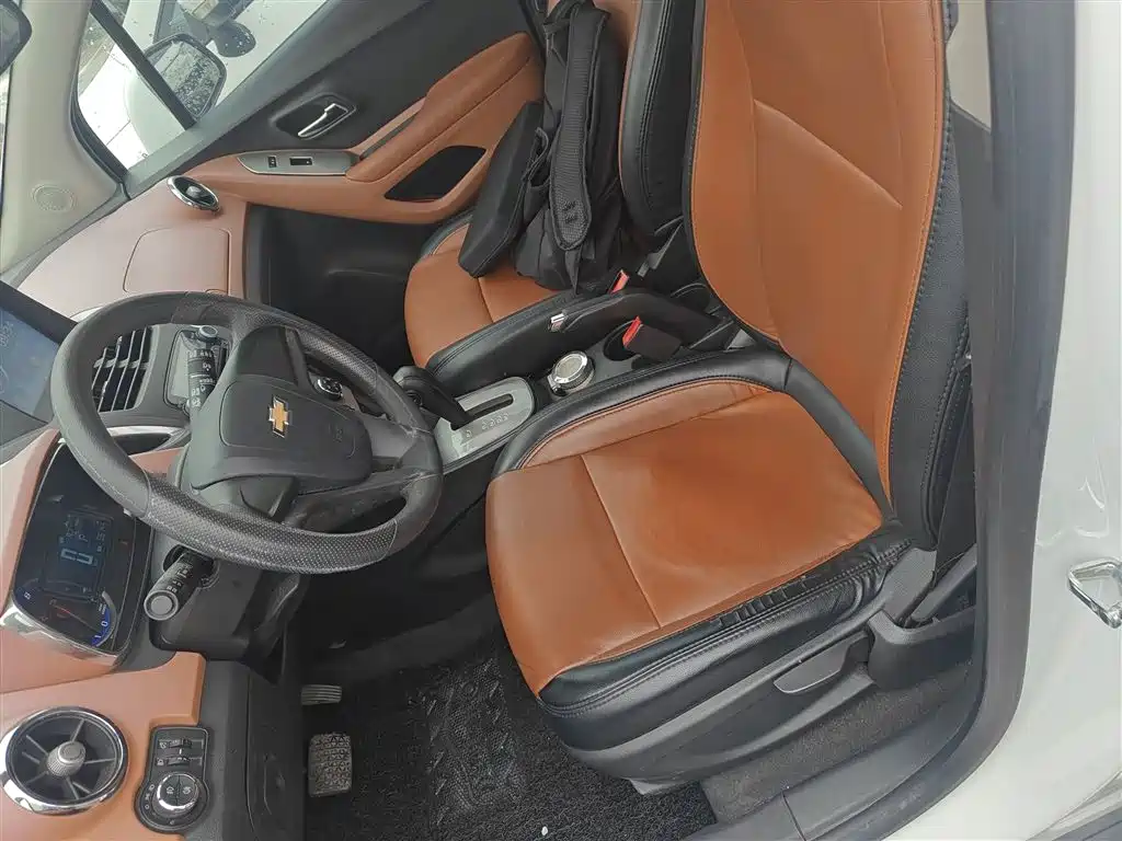 Chevrolet Trax 2016 1.4T Automatic 2WD Comfort Sunroof Edition фото 15