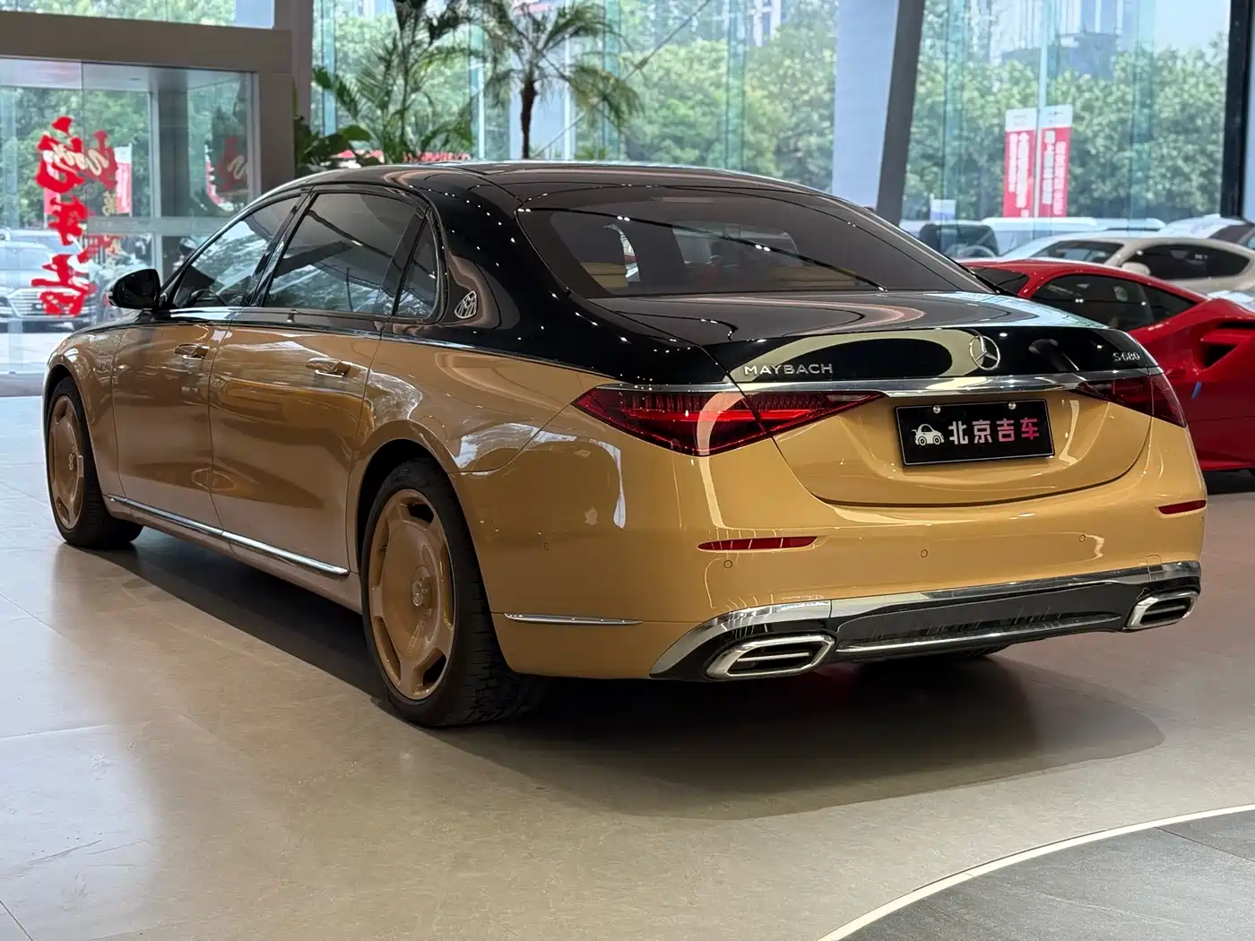 Mercedes-Benz Maybach S-Class 2022 S 680 4MATIC Virgil Abloh Limited Edition фото 4