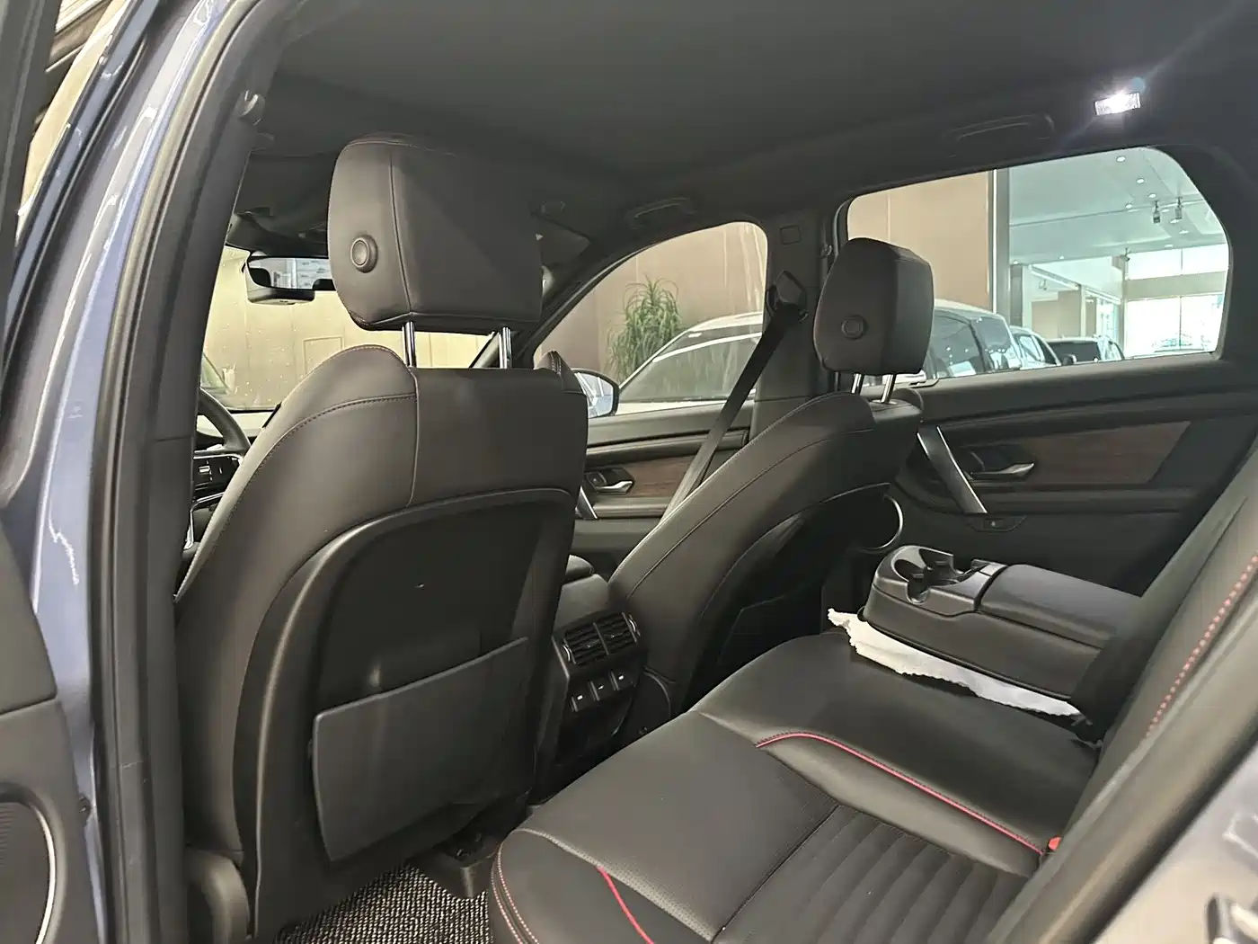 Land Rover Discovery Sport 2022 Model 249PS R-Dynamic S Performance Edition 5-Seater фото 6