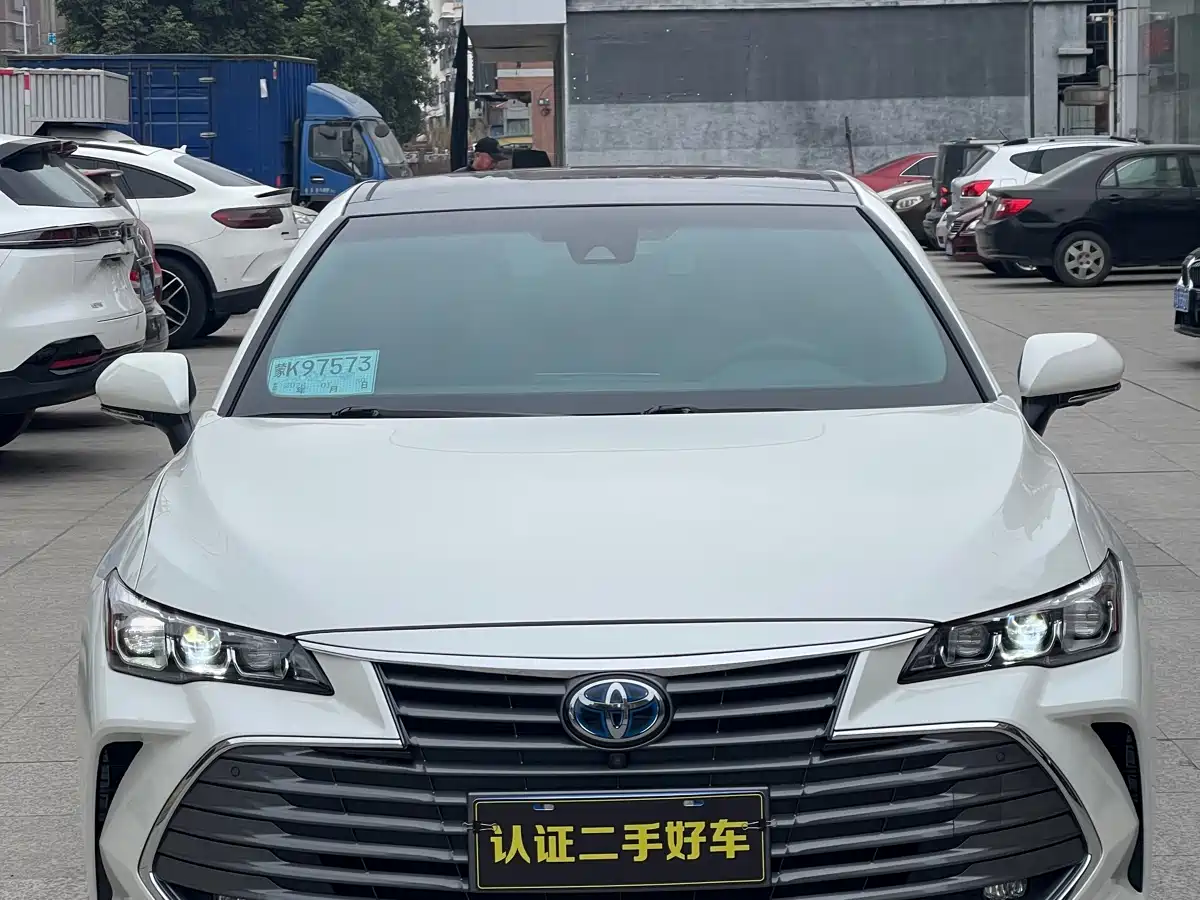 Toyota Avalon 2019 Hybrid 2.5L XLE Premium Edition China V фото 3