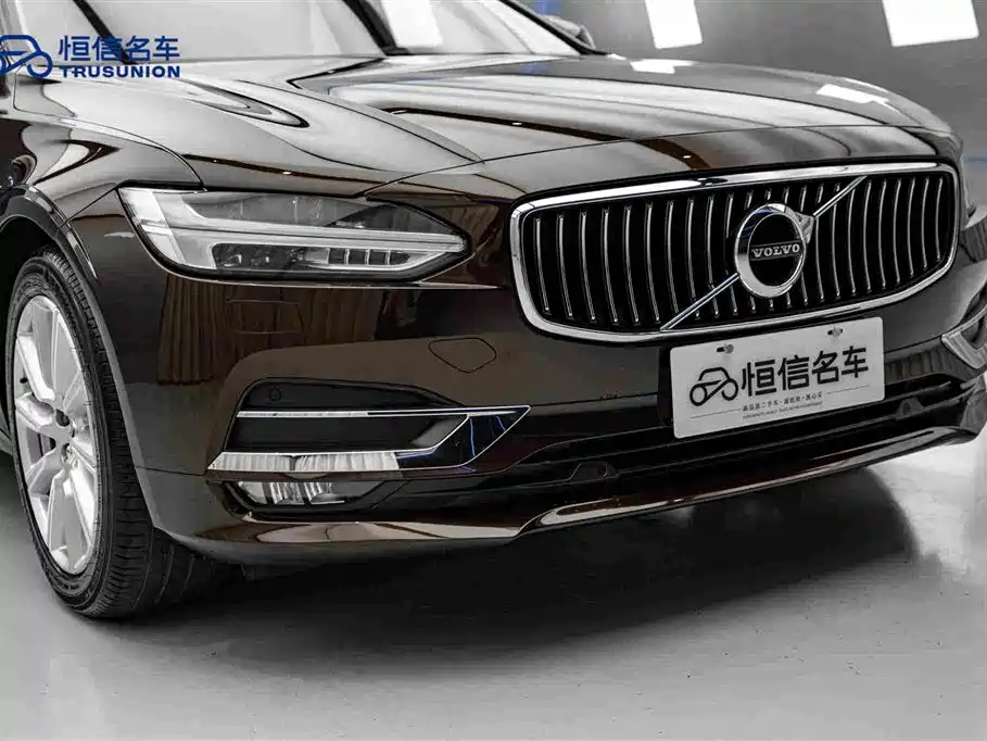 Фото 9 - Volvo S90