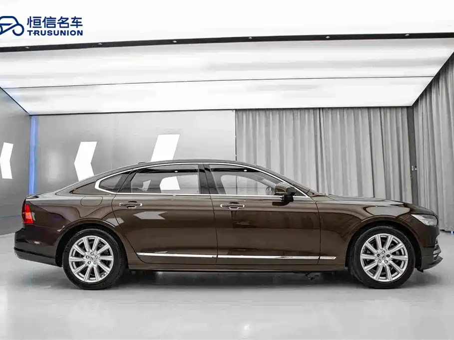 Фото 4 - Volvo S90