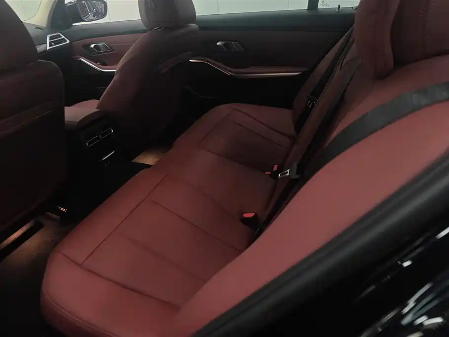 BMW 3 Series 2024 330Li M Sport Shadowline Package фото 10