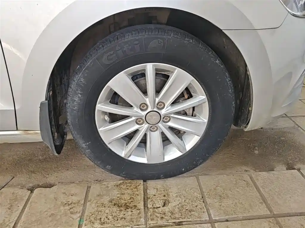 Volkswagen Jetta 2013 1.4L Manual Fashion фото 14
