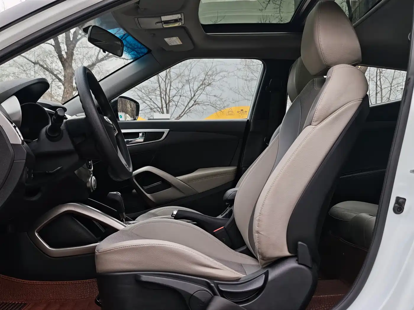 Hyundai Veloster 2012 1.6L Automatic Luxury Edition фото 16