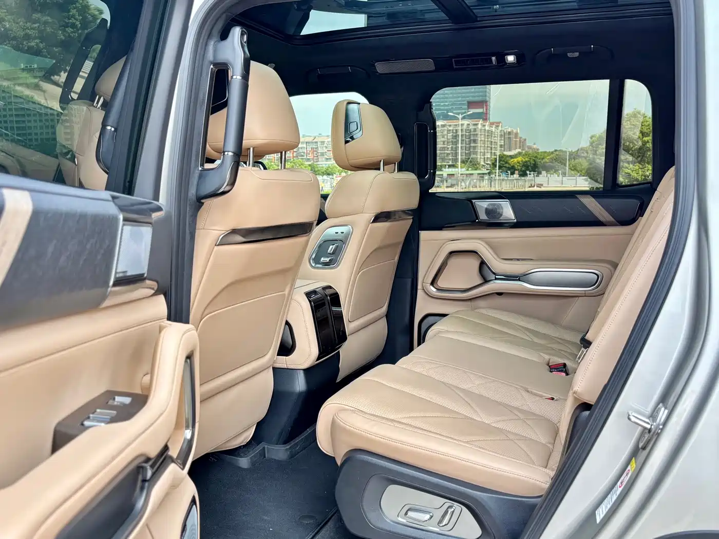 Fang Cheng Bao Leopard 8 2025 2025 Zhiyong Flagship 7-Seater