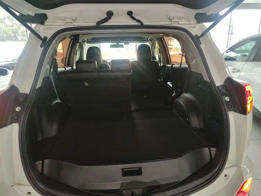 Toyota RAV4 Rongfang 2016 2.0L CVT 2WD Comfort (China V) фото 19