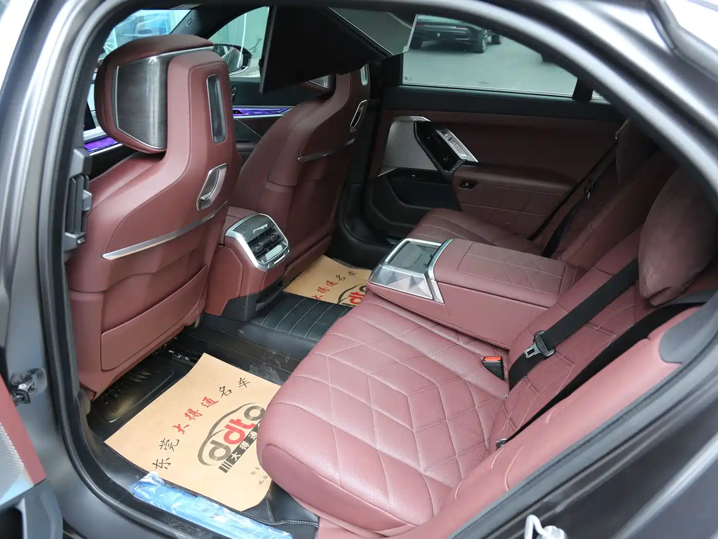 BMW 7 Series 2023 740Li Exclusive M Sport Package фото 6