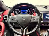 Photo 10 - Maserati Levante