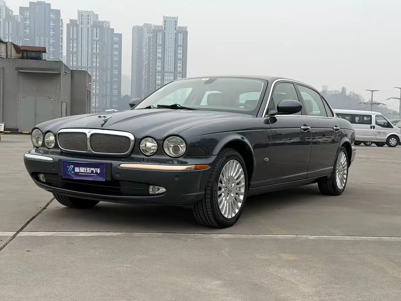 Photo 1 - Jaguar XJ