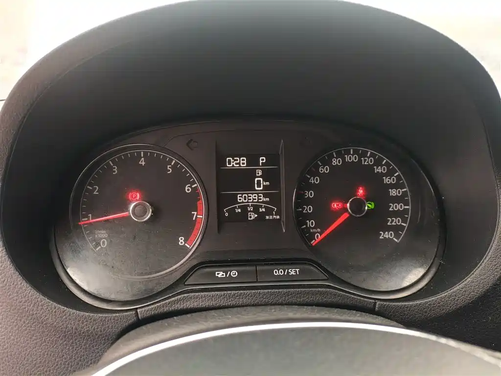 Volkswagen Polo 2016 1.4L Automatic Trend фото 12