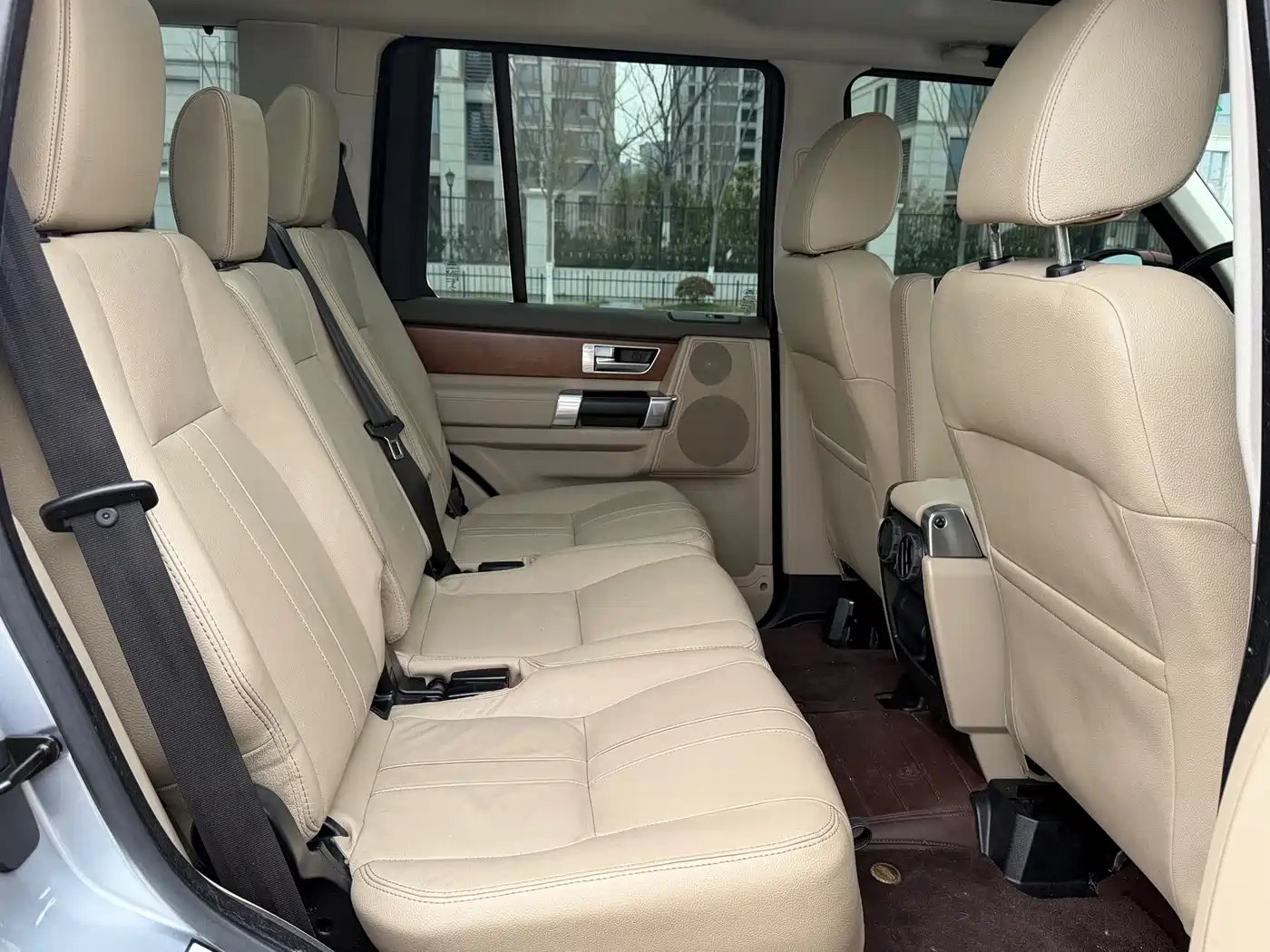 Land Rover Discovery 2016 3.0 SC V6 HSE фото 10