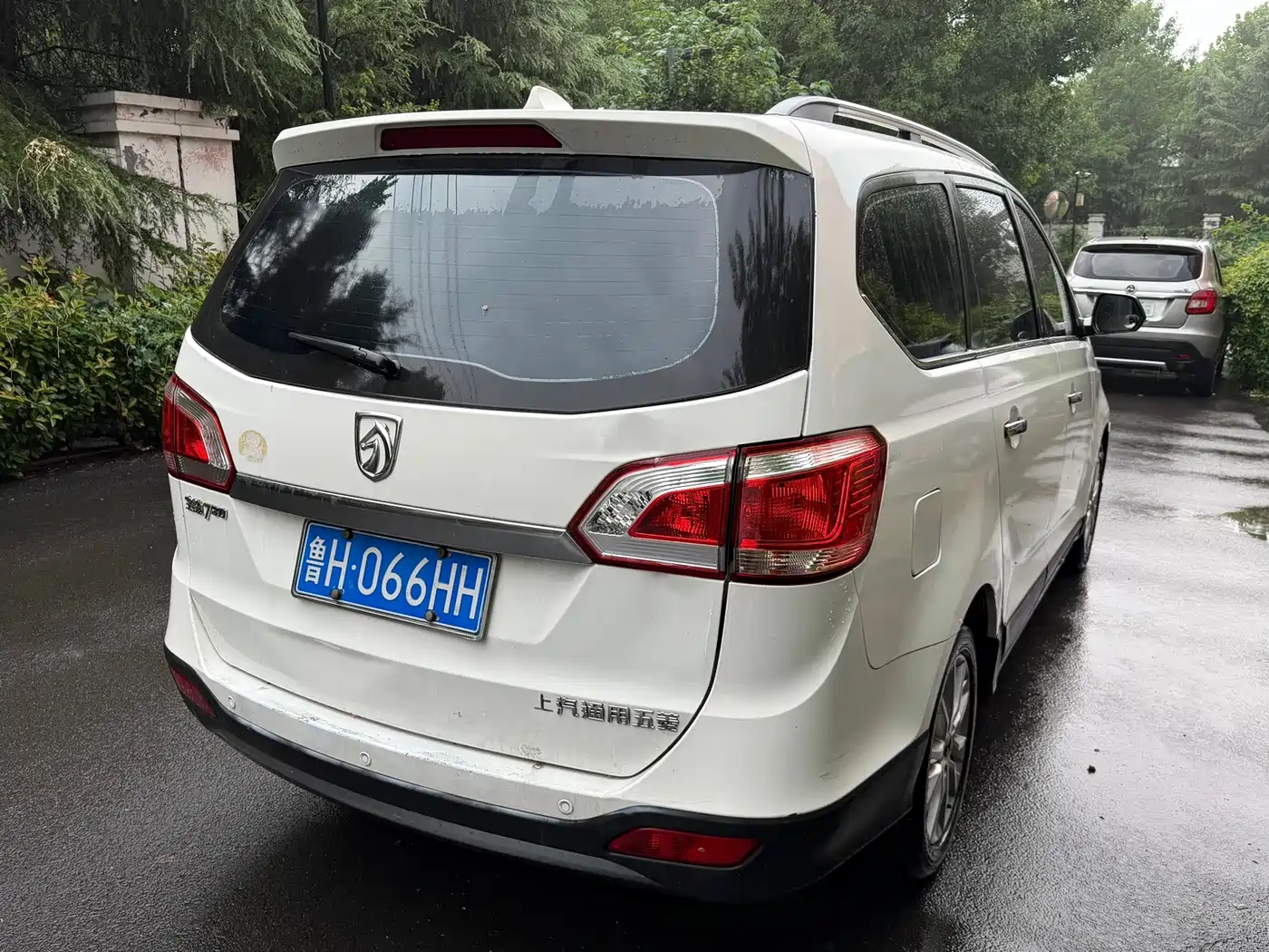 Baojun 730 2015 2014 1.5L Manual Luxury Navigation ESP Edition 7-Seater