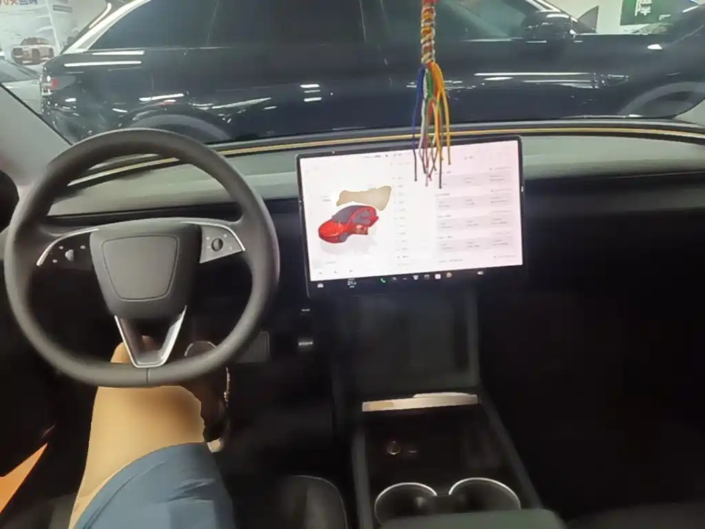 Фото 10 - Tesla Model 3