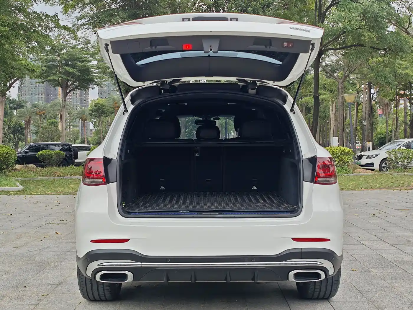 Mercedes-Benz GLC 2022 Facelift GLC 300 L 4MATIC Dynamic Collector's Edition фото 24