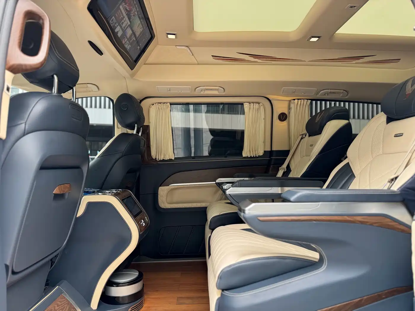 Mercedes-Benz V-Class 2022 V 260 L Long Wheelbase Luxury Edition фото 9