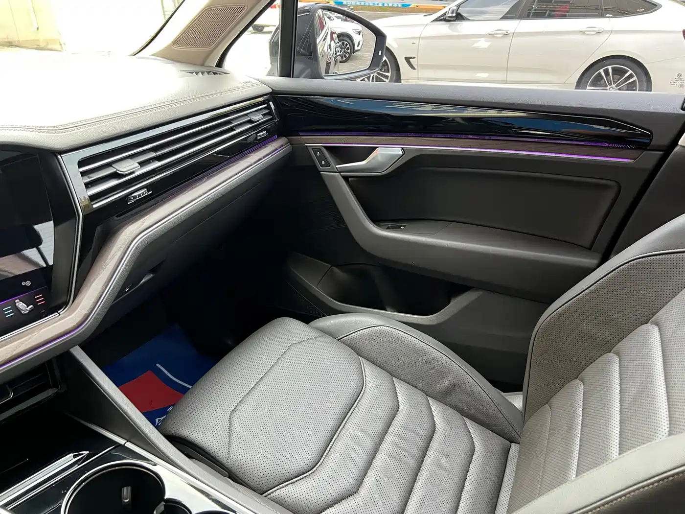 Volkswagen Touareg 2022 2021 2.0TSI R-Line