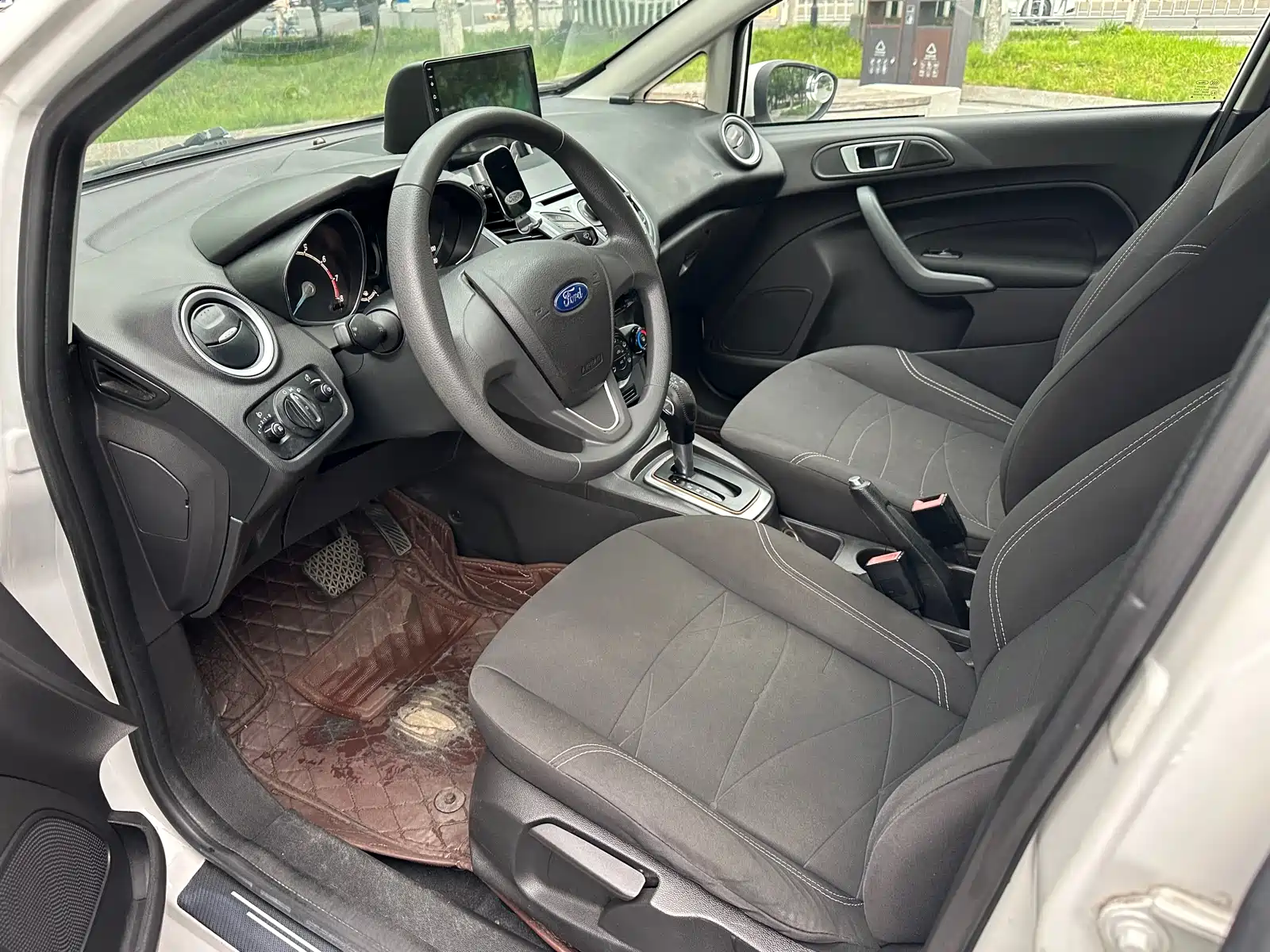 Фото 13 - Ford Fiesta