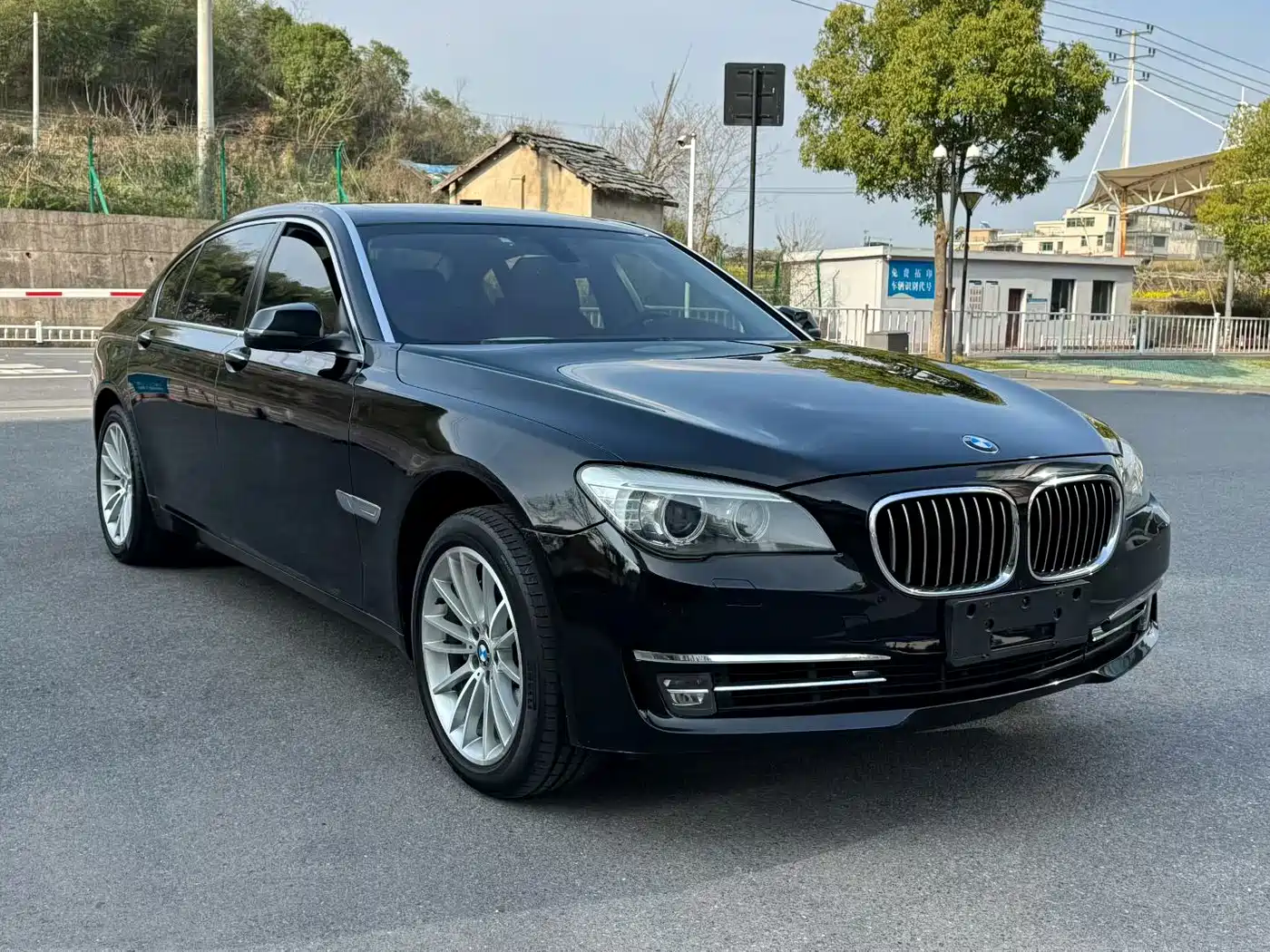 BMW 7 Series 2013 Model 740Li Leading фото 2