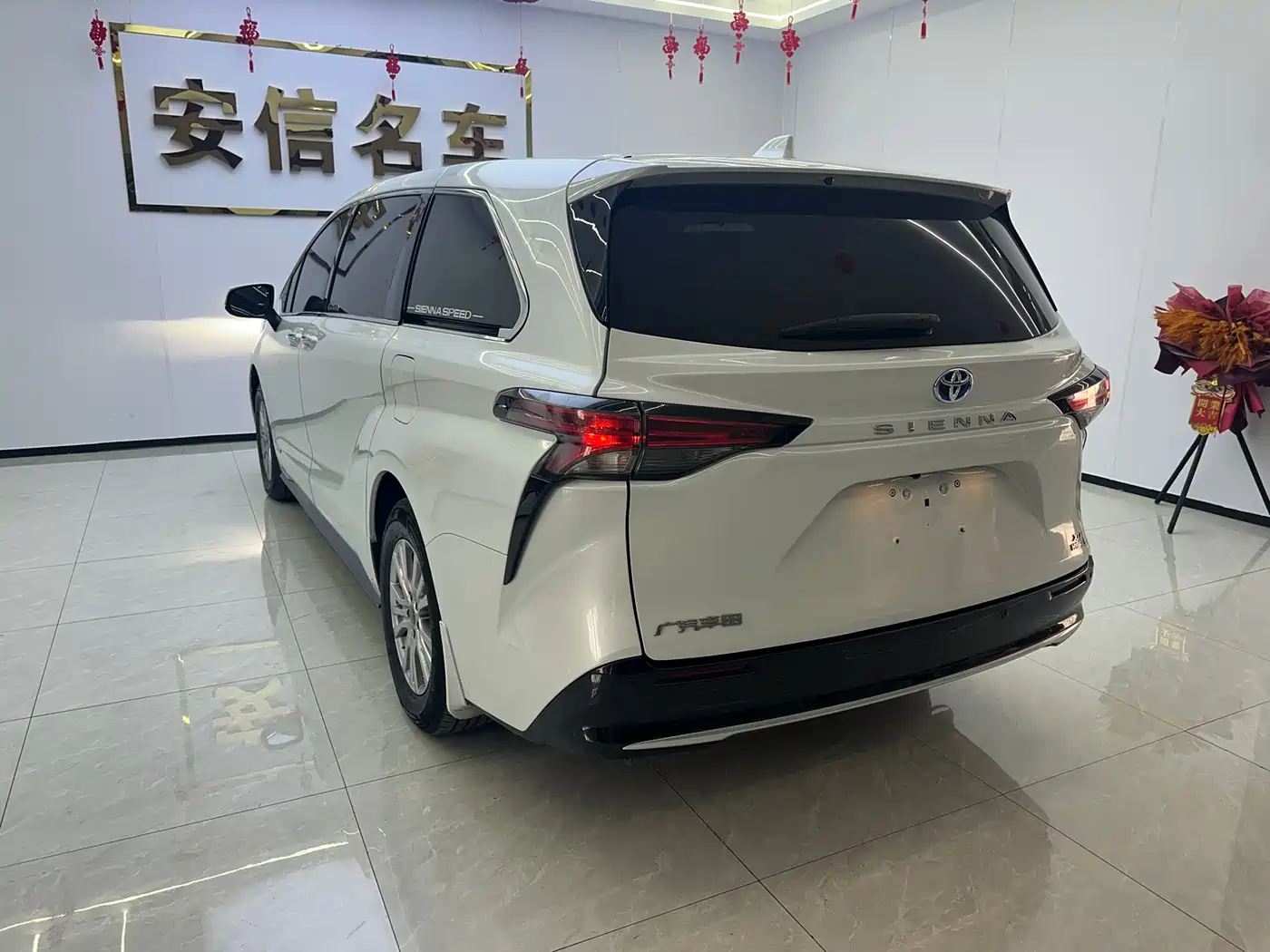 Toyota Sienna 2021 2.5L Hybrid Luxury Edition фото 15