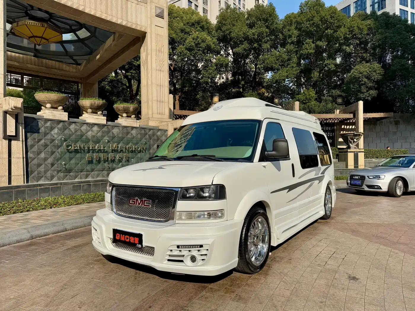 GMC Savana 2013 2013 5.3L AWD Leader Edition